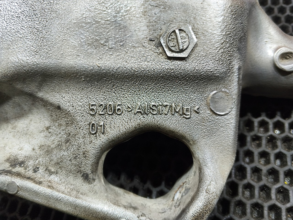 Кронштейн торсиона кабины правый