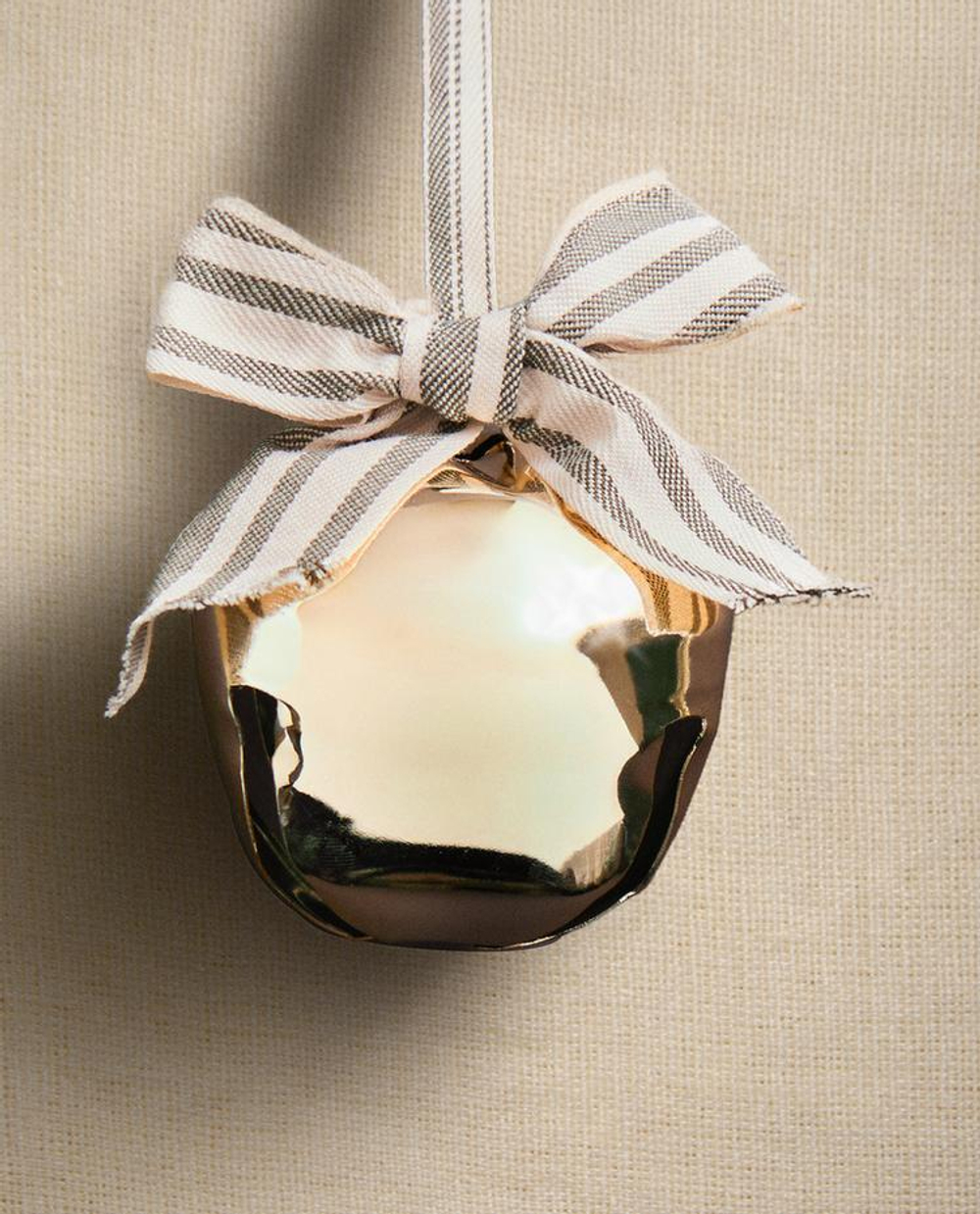 ZARA HOME ЕЛОЧНОЕ УКРАШЕНИЕ В ФОРМЕ КОЛОКОЛЬЧИКА, ЗОЛОТОЙ