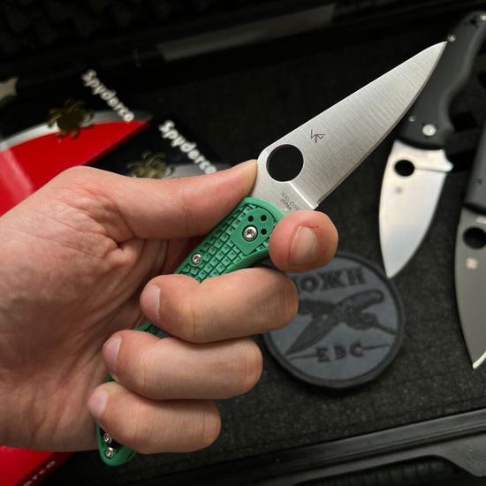 Нож складной Spyderco Delica Flat Ground Green C11FPGR c клинком из стали VG-10, рукоять FRN