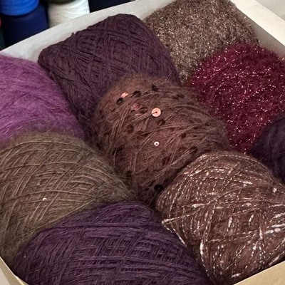 Набор для свитера или кардигана "ИНЖИР В ШОКОЛАДЕ"; состав: вспушенная альпака, пайетки, кидмохер, мягчайший меринос, хлопок, вискоза, люрекс; Общий вес: 600гр