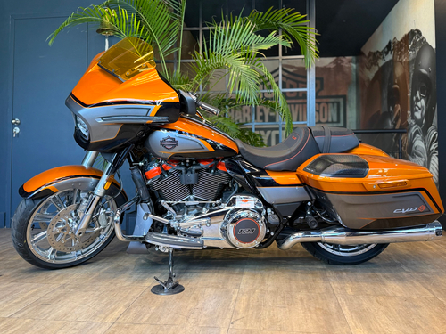CVO Street Glide "Torched Orange CVO Tri-Tone" (2026)