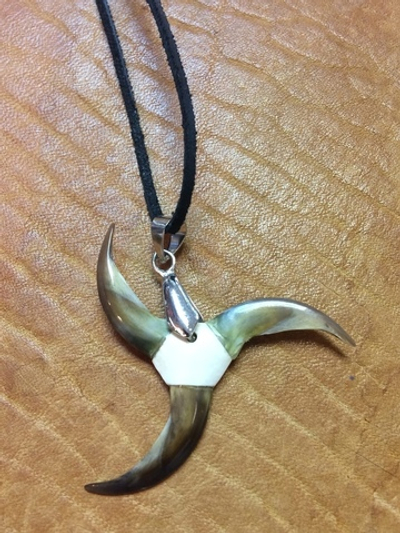 Подвеска из коготков барсука, бивень мамонта