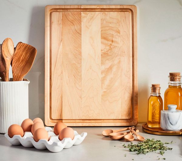 Разделочная доска из клёна: почему эта древесина так ценится на кухне