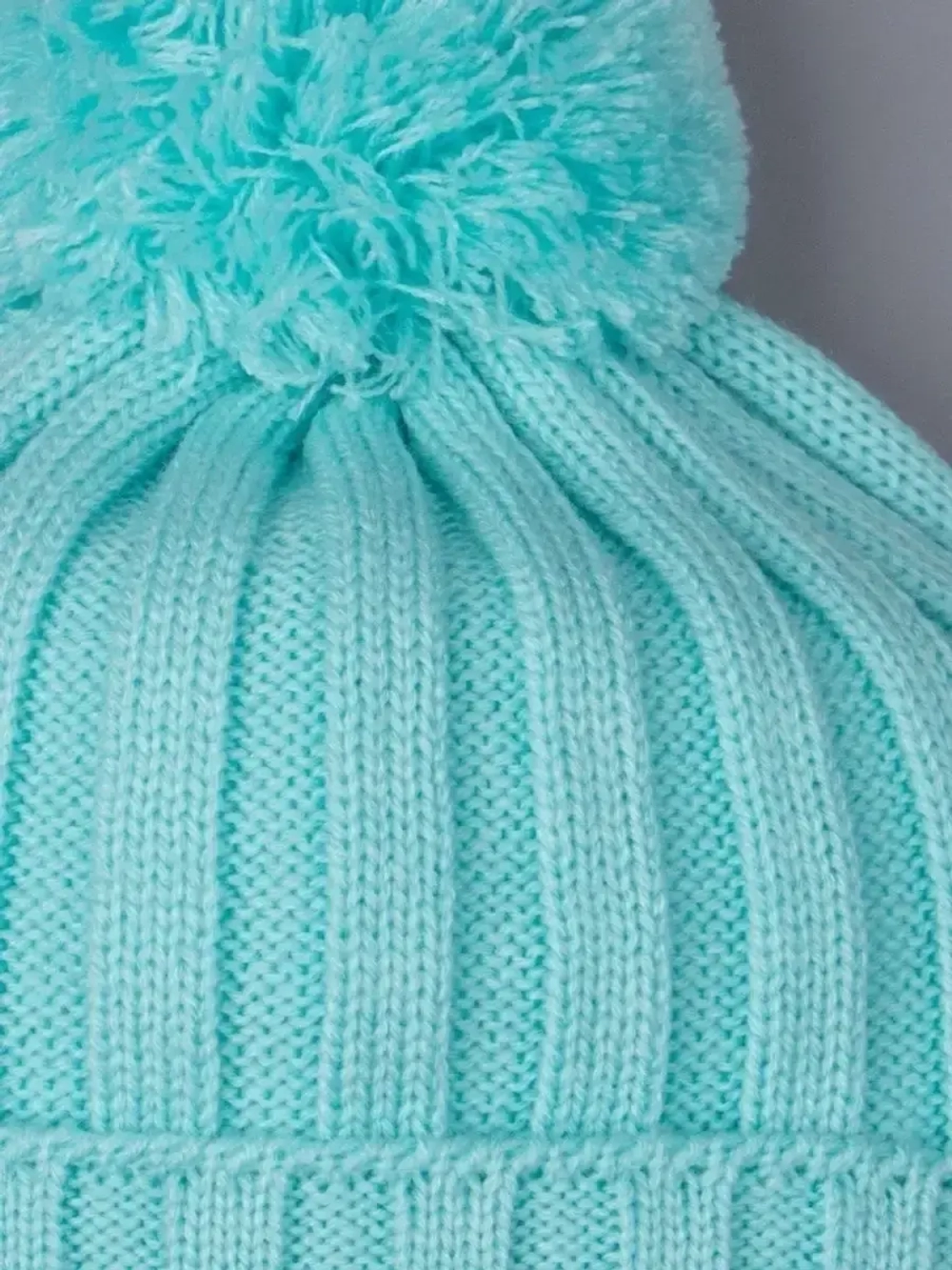 Шапка детская осенняя вязаная с помпоном