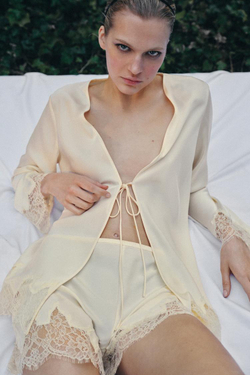 ZARA КАТЛАСНЫЕ ШОРТЫ С КРУЖЕВОМ, ЭКРЮ