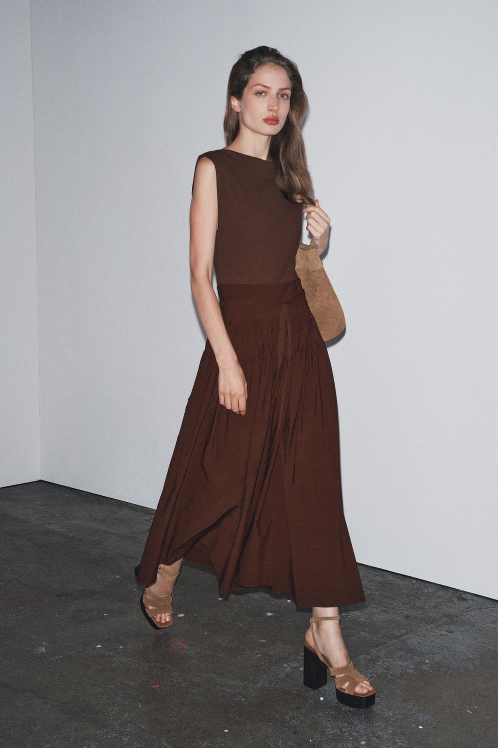 ZARA КОМБИНИРОВАННОЕ ПЛАТЬЕ СО СБОРКАМИ, КОРИЧНЕВЫЙ