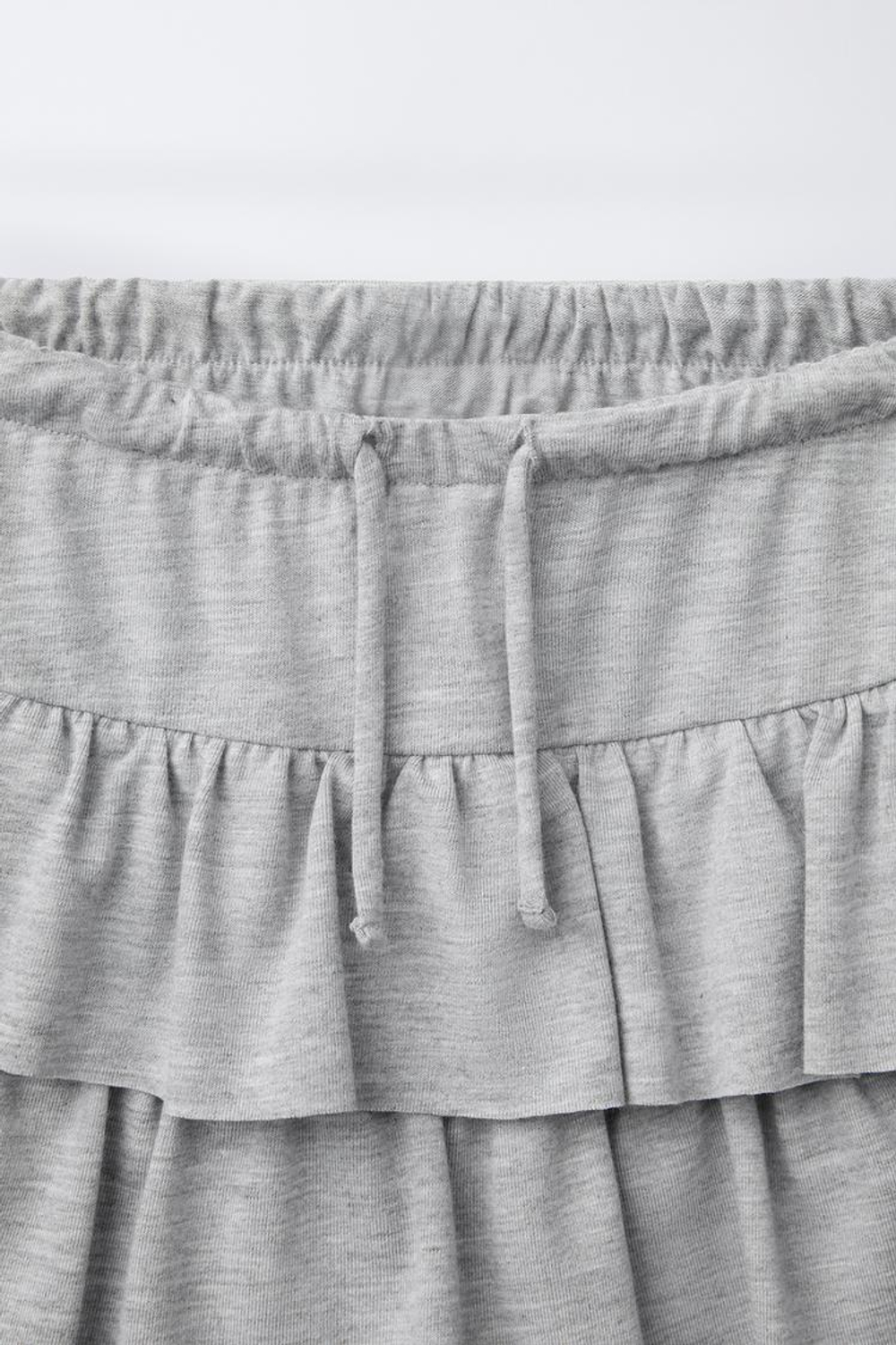 ZARA ЮБКА-ШОРТЫ С ВОЛАНОМ, СЕРЫЙ С МЕЛАНЖЕВЫМ ЭФФЕКТОМ