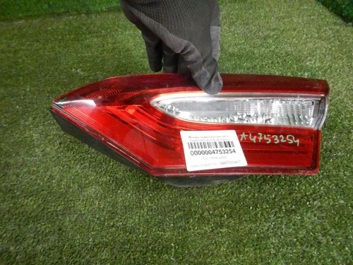 Фонарь правый внут Toyota Camry xv70 17-нв галоген