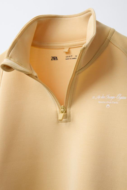 ZARA ТОЛСТОВКА ИЗ МОДАЛА С НАДПИСЬЮ, ЖЕЛТЫЙ