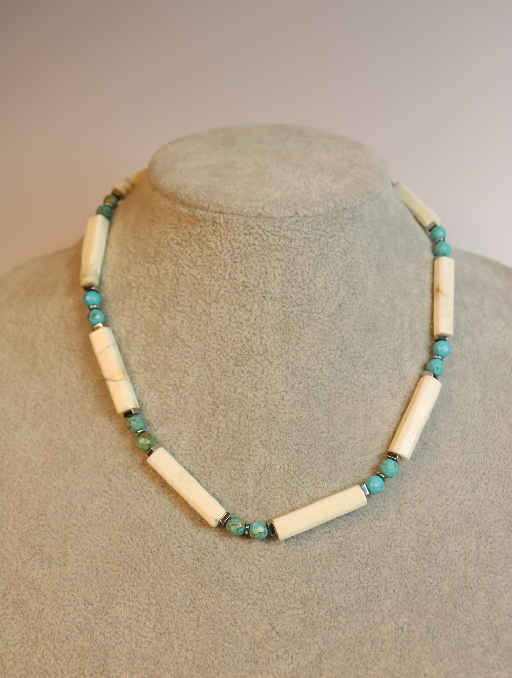 Колье «Линия Лагуны» из турквенита
