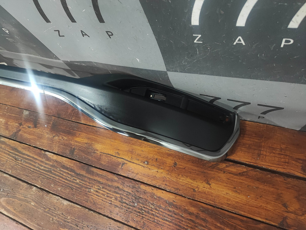 Накладка заднего бампера Lexus ES 7 18-нв Б/У Оригинал 5210533020