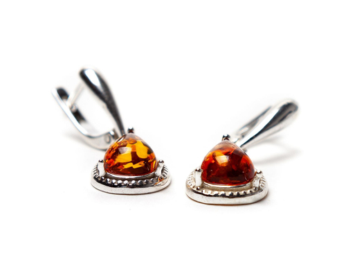 Серьги с натуральным янтарем коньячного цвета