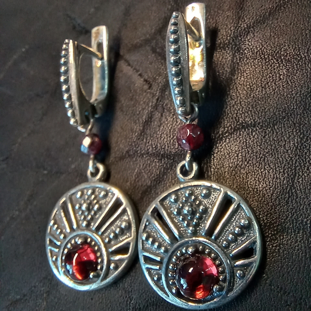 Серьги длинные "Луннички с камнями".