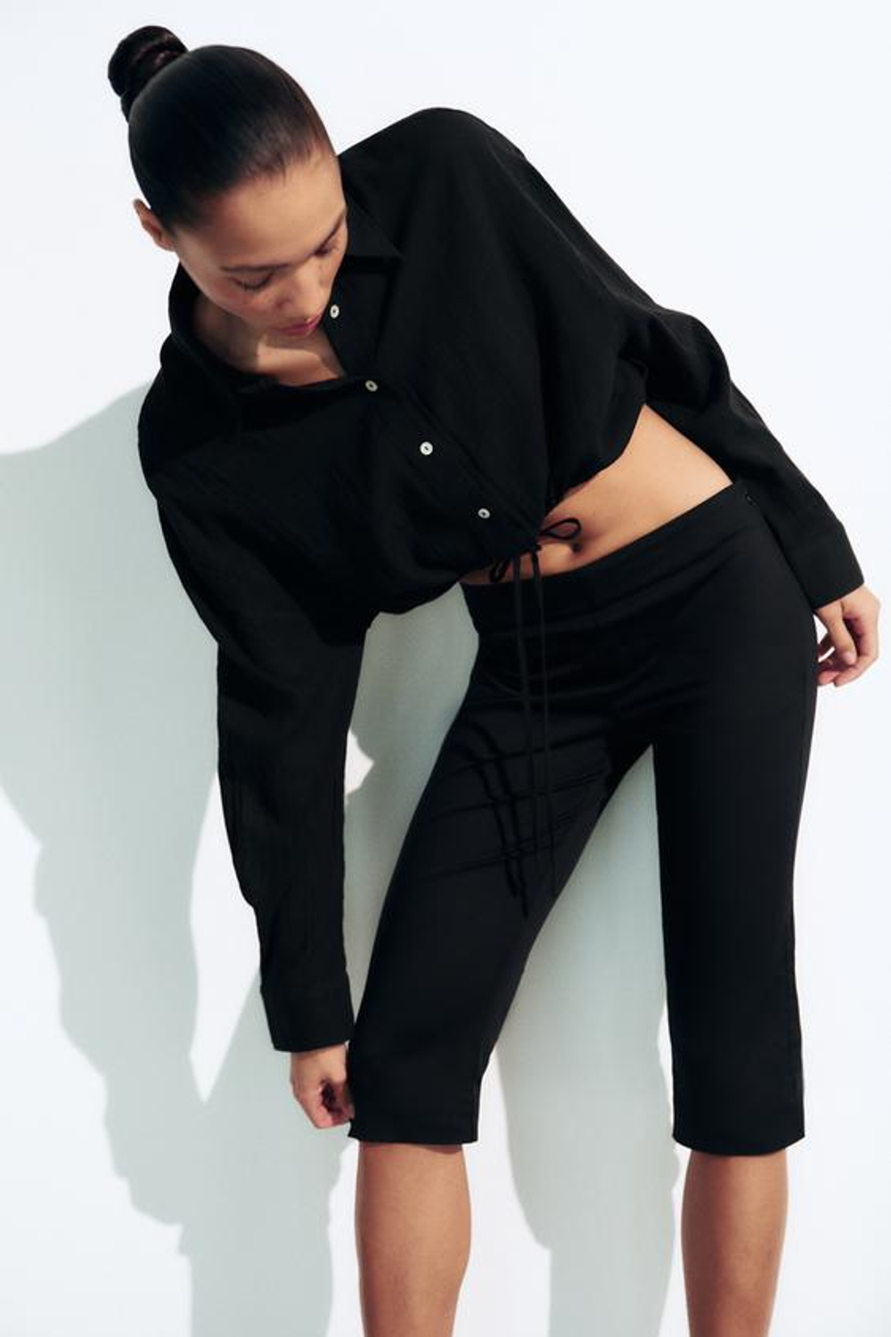 ZARA УКОРОЧЕННАЯ РУБАШКА ИЗ ШИФОНА С РЕГУЛИРУЕМЫМ ШНУРКОМ, ЧЕРНЫЙ