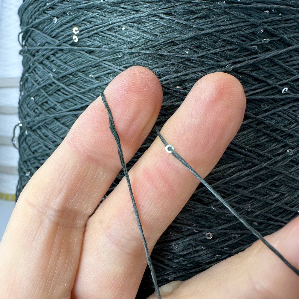 LINETTE PAILLETES - 80% лен, 20% п/а, микропайетки 2мм, ; 450м\100гр; цвет: темный припыленная ель, пайетки серебро