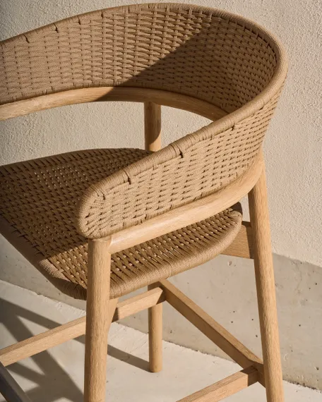 Барный стул Arinella из массива акации с натуральной отделкой и бежевой веревкой, высота 75 см
