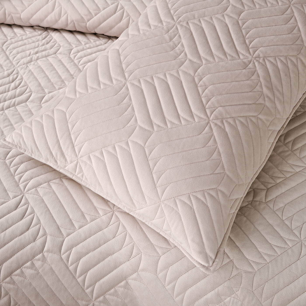 Покрывало 160x220 Sofi De MarkO Армандо кремовое