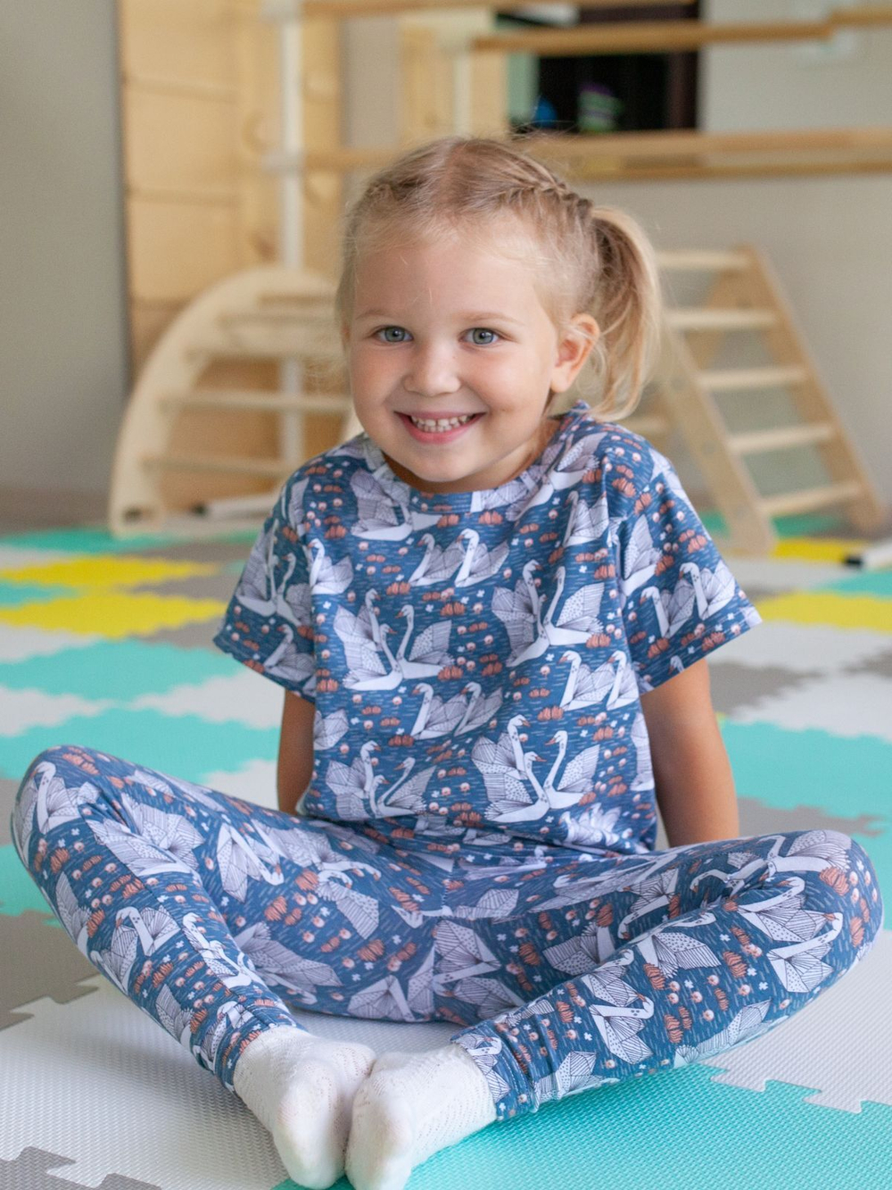 Футболка унисекс Mjölk Лебеди