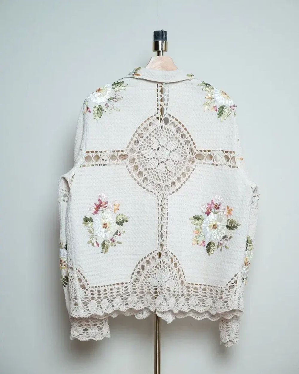 Рубашка Soeurs с Цветами из Лент 3 бежевая