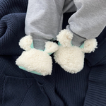 Комплект – футболка прямого кроя с новогодней надписью, джоггеры, моксы и игрушка