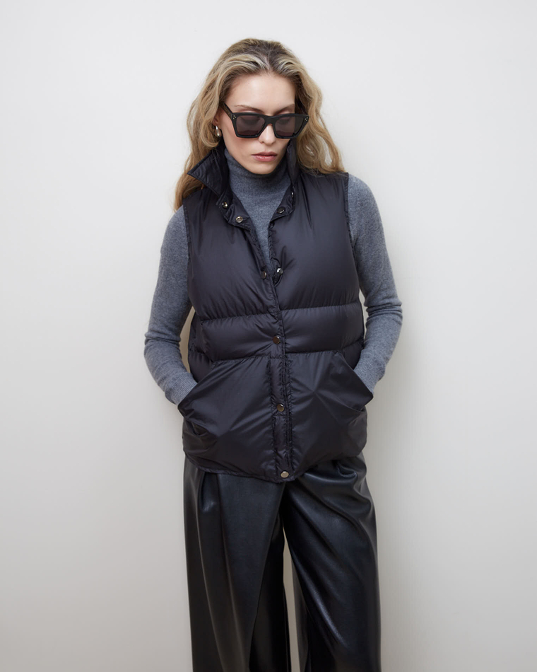 Жилет пуховый из итальянского нейлона черный