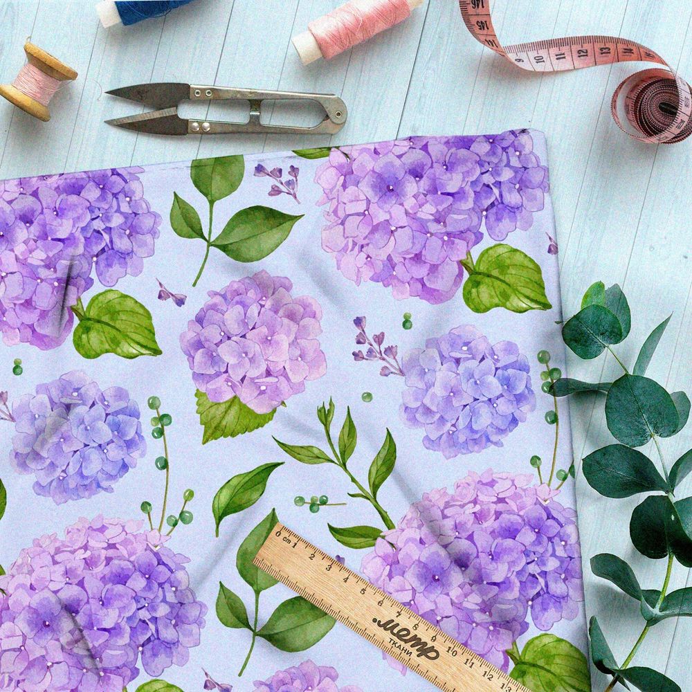 Ткань шифон нежные пучки цветов на фиолетовом фоне