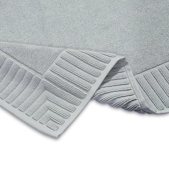 Коврик для ванной с фактурным бортиком светло-серого цвета из коллекции essential, 50x80 см