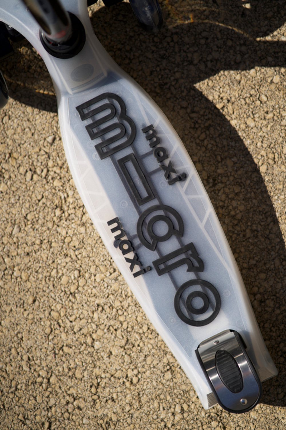 Самокат Maxi Micro Deluxe Flux LED Неохром черный