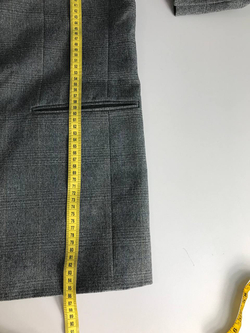 Пиджак серого оттенка, маркировка 188-104-92, визуально на 52 размер