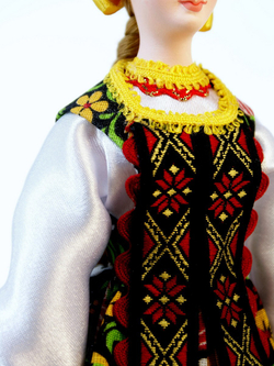 Кукла коллекционная в Девичьем праздничном костюме