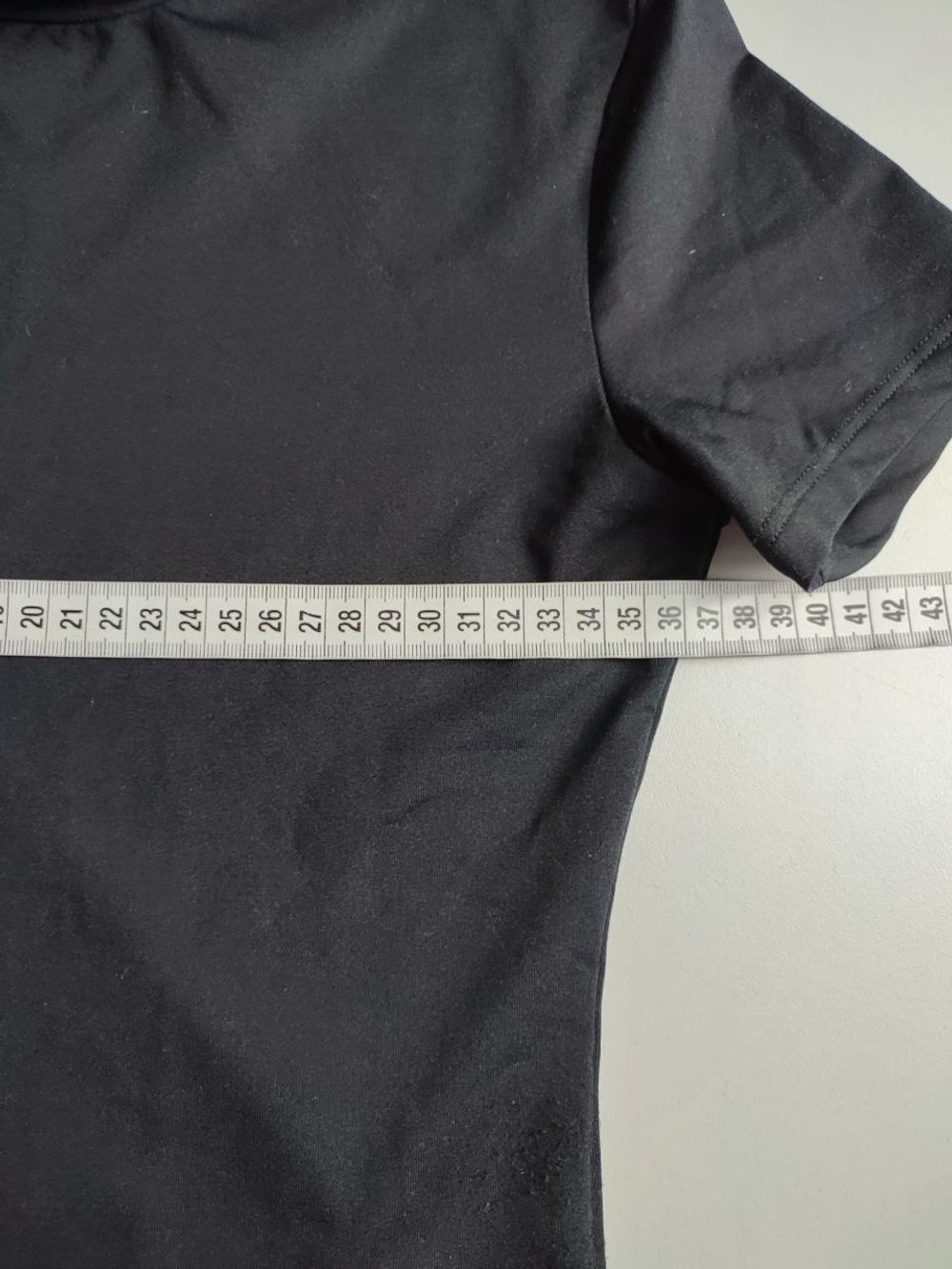 Футболка с горлом черная на 10-12 лет