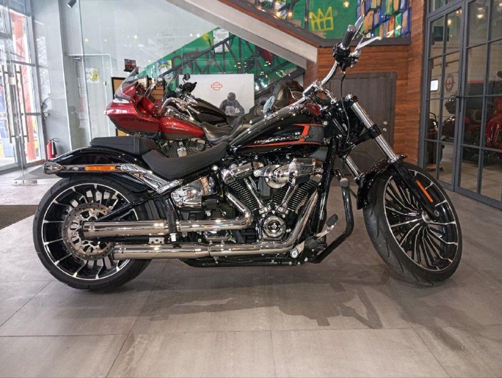 Harley-Davidson BREAKOUT 117 (Vivid Black) с НДС