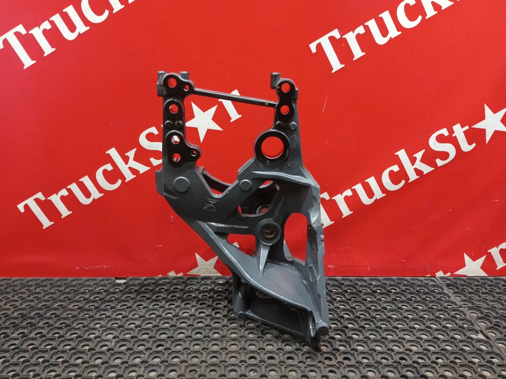 Кронштейн рессоры передней правый 2020г.