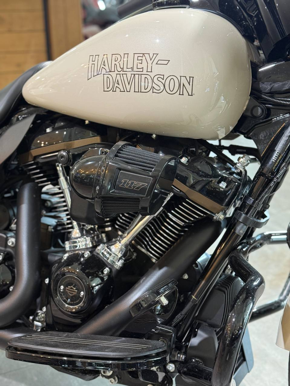Harley-Davidson Street Glide ST White Sand Pearl / Черный (с НДС)