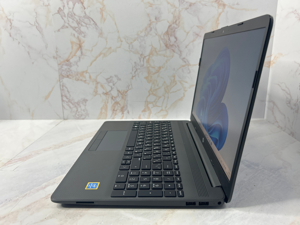 Ноутбук HP 15-dw1055ur. CPU: Pentium R 6405U, RAM: 4GB, SSD: 128GB, GPU: Intel UHD Graphics, OS: Win11, LCD: 15,6 1366/768, Состояние: B1