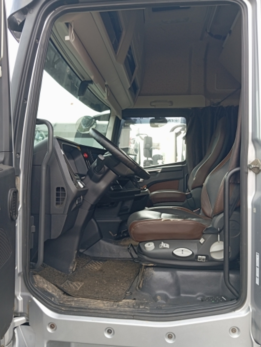 FAW J7 4x2 Седельный тягач CA4180P77K25E5 (Дизельный, 12,5 л, 553 л.с., АТ)