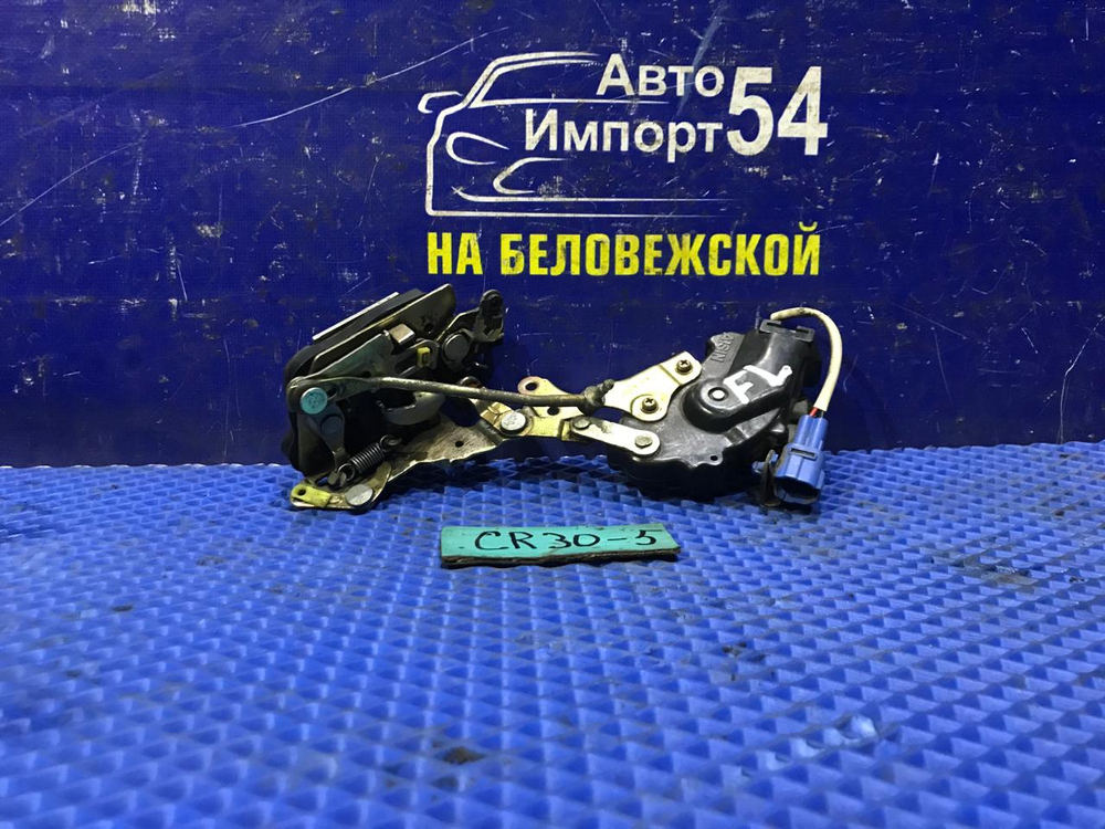 Замок двери передней левой TOYOTA TOWNACE 1990