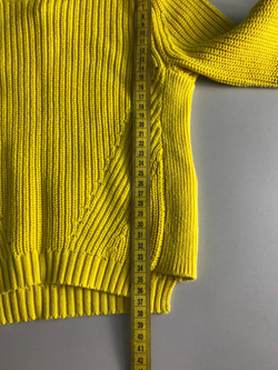 Джемпер Mayoral яркого цвета, визуально на 4 года