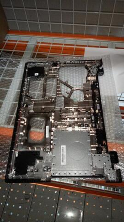 Нижняя часть корпуса (поддон) для ноутбука Lenovo Z70-80, чёрная, с динамиками (5CB0H15124), оригинал
