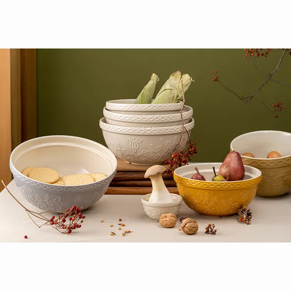 Миска кремового цвета с рельефным узором Ягоды Тайги из коллекции russian north, 2,5 л