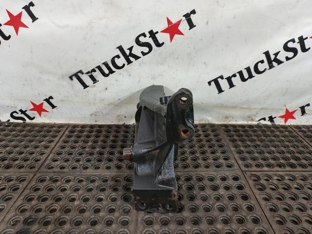 Кронштейн усилителя бампера правый