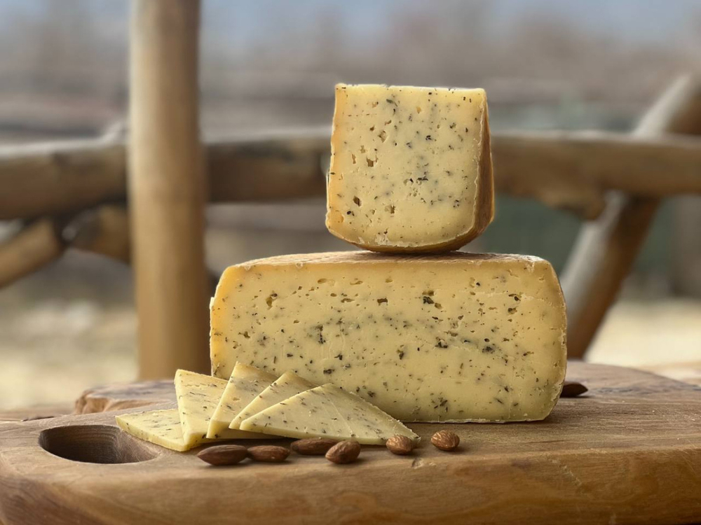 Сыр Горный луговой ТМ С миром за сыром 150 г