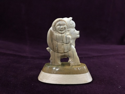 На олене, сувенир, из бивня мамонта