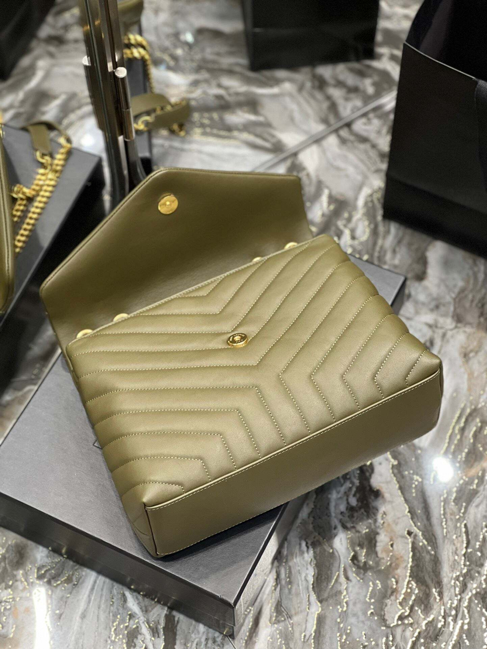 Yves Saint Laurent Loulou 32 cm