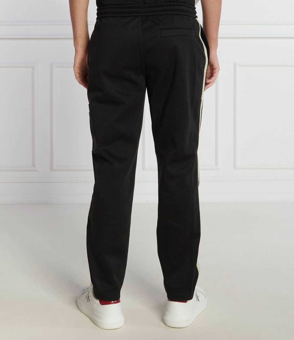 Спортивные штаны CUT OFF LOGO TAPE CALVIN KLEIN JEANS - черный(J30J324376)