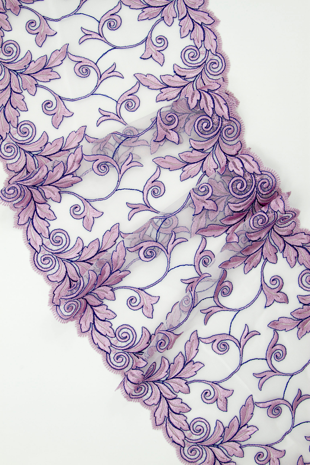 Вышивка на сетке сиреневая