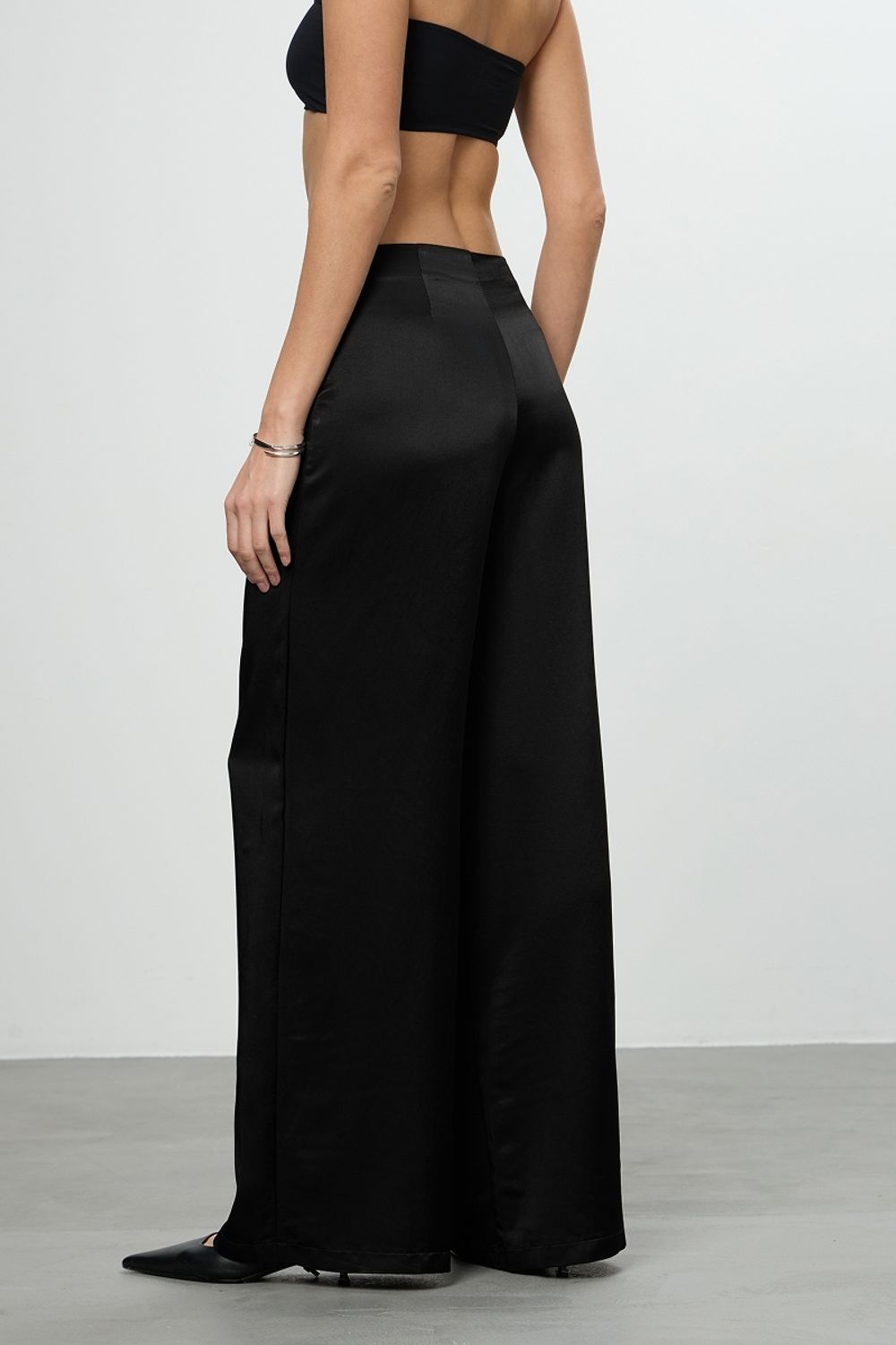 Брюки Палаццо боковая молния черная атласная вискоза