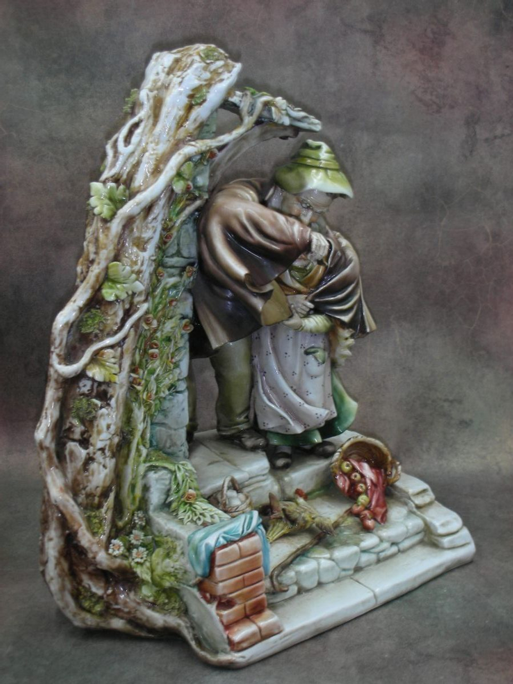 Статуэтка. Фарфор. Кров и давняя любовь. Capodimonte. Италия