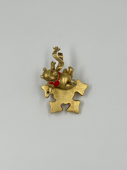 Брошь Винни Пух со снежинкой Disney