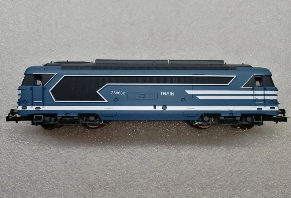 Локомотив Тепловоз HO BB Diesel Locomotive металлические колеса - HF67000-BLUE , полностью совместим c любой серией HO 1:87 , Возрастные ограничения от 14+